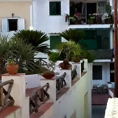 Casa Vacanze “ Benito “ * 이스키아